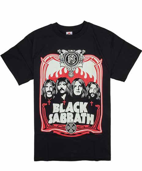 Black Sabbath/オフィシャルバンドTシャツ/Red Flamesカラー：ブラック<br>サイズ：S〜L<br>メンバーのイラストと、バンドロゴのデザインです