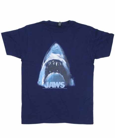 Jaws/オフィシャルバンドTシャツ/Bruceカラー：ネイビー<br>サイズ：Ｓ〜Ｌ<br>ジョーズをフロントに大きくプリントし、映画のロゴが入ったデザイン