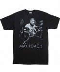 マックス ローチ/オフィシャルバンドTシャツ/Drums Photoカラー：ブラック<br>サイズ：S〜L<br>ジャズの名ドラマーマックス・ローチの渋めのデザイン