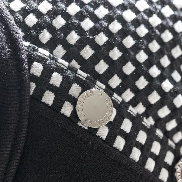 <img class='new_mark_img1' src='https://img.shop-pro.jp/img/new/icons20.gif' style='border:none;display:inline;margin:0px;padding:0px;width:auto;' />3D Checked Sweater