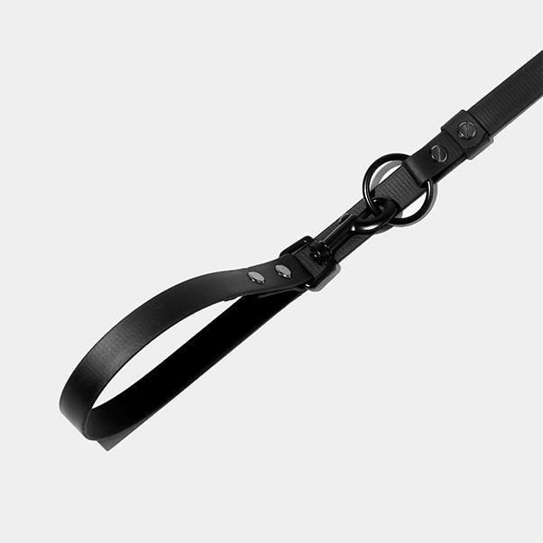 Shoulder leash with sliding station<img class='new_mark_img2' src='https://img.shop-pro.jp/img/new/icons5.gif' style='border:none;display:inline;margin:0px;padding:0px;width:auto;' />