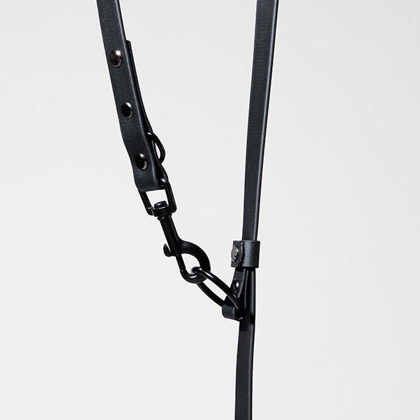 Shoulder leash with sliding station<img class='new_mark_img2' src='https://img.shop-pro.jp/img/new/icons5.gif' style='border:none;display:inline;margin:0px;padding:0px;width:auto;' />