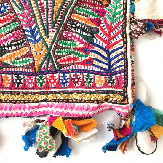 セール】ラバリ族の伝統刺繍ショルダーバッグ - インドのファッション