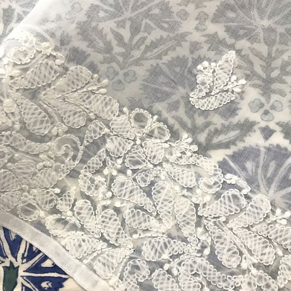 チカンカリ刺繍チュニック ホワイトアップリケ 2Lサイズ - インドのファッションアイテム・雑貨の通販 チャンドニー