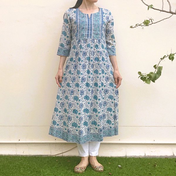 フラワープリントクルタ グリーン Mサイズ - インドのファッション