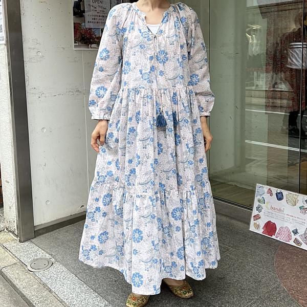 ブロックプリント ティアードワンピース ベージュ フリー(Lサイズ相当)サイズ インドのファッションアイテム・雑貨の通販 チャンドニー fabindia ブロックプリント 薄手コットンワンピース