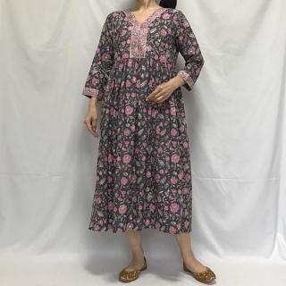 CHIZURI 刺繍シルエットポーチ H25S228【2月末頃入荷予定
