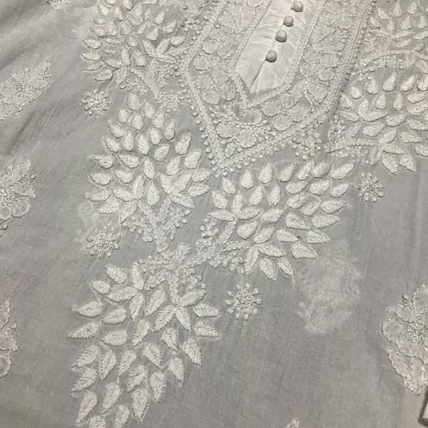 インド職人の手仕事 チカンカリ刺繍のショートクルタ グレー【51-168】 インド職人の手仕事 チカンカリ刺繍のショートクルタ グレー【51