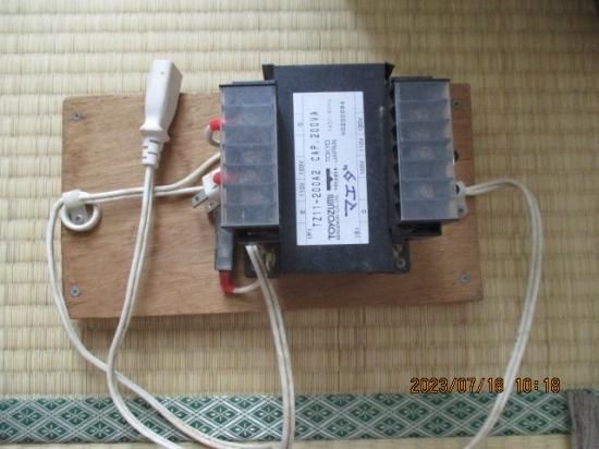 絶縁トランス TZ11-200A2 入力100,110V 出力100V,110V,120V 200VA 豊澄電源機器 トヨズミ