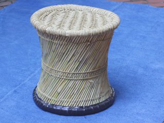 インド 　縄編みの丸椅子