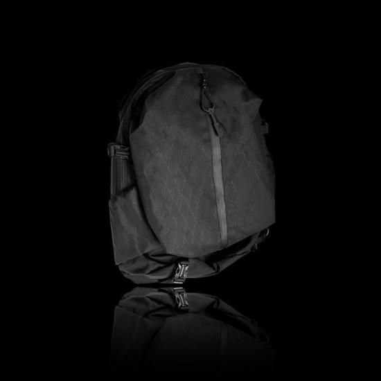 MinZ air Pack for MacBook & Apple Devices ブラックジップタグ