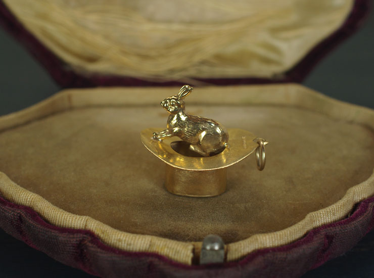 ヴィンテージK9マジックハットうさぎチャーム