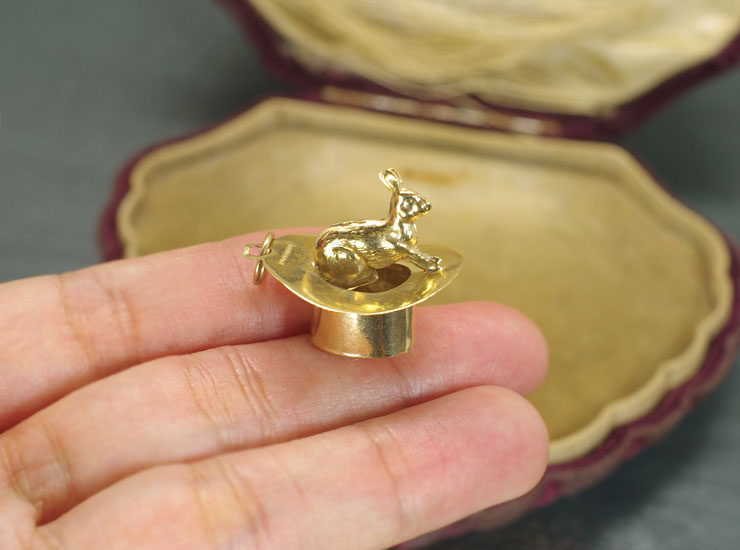 ヴィンテージK9マジックハットうさぎチャーム