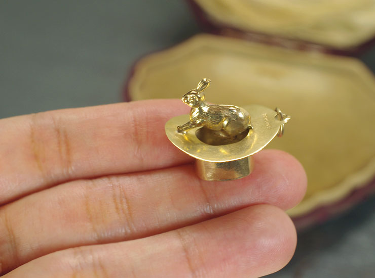 ヴィンテージK9マジックハットうさぎチャーム