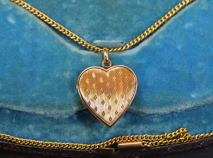 アンティークK18ロケットペンダント