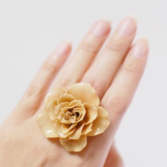 白薔薇の指輪 ふらわージュエリー通販 ラグジュアリーフラワーショップ 白薔薇の指輪 ふらわージュエリー通販 ラグジュアリーフラワーショップ