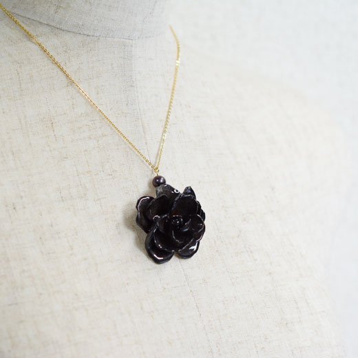 黒いバラの花 ネックレス ファッション シンプル 高級感 新品