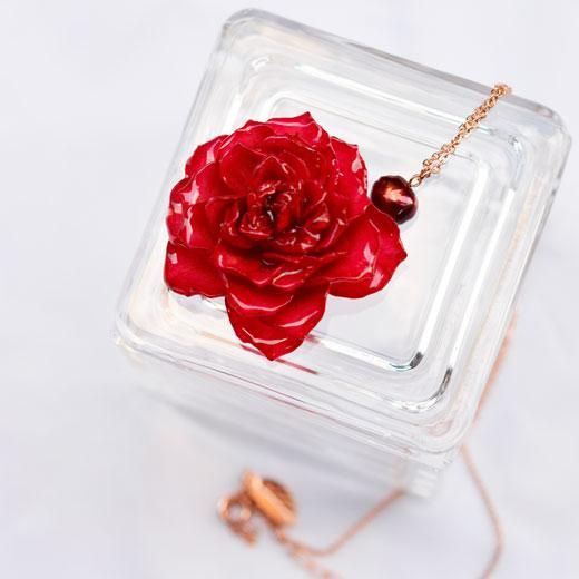 本物薔薇のネックレス・ラズベリーレッド- ラグジュアリー