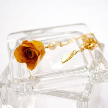 本物の花のネックレス｜フラワージュエリー｜バラと花びらのネックレス 