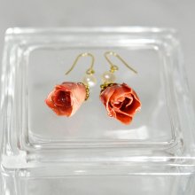 薔薇の蕾ピアス・フレンチローズ(甚三紅）