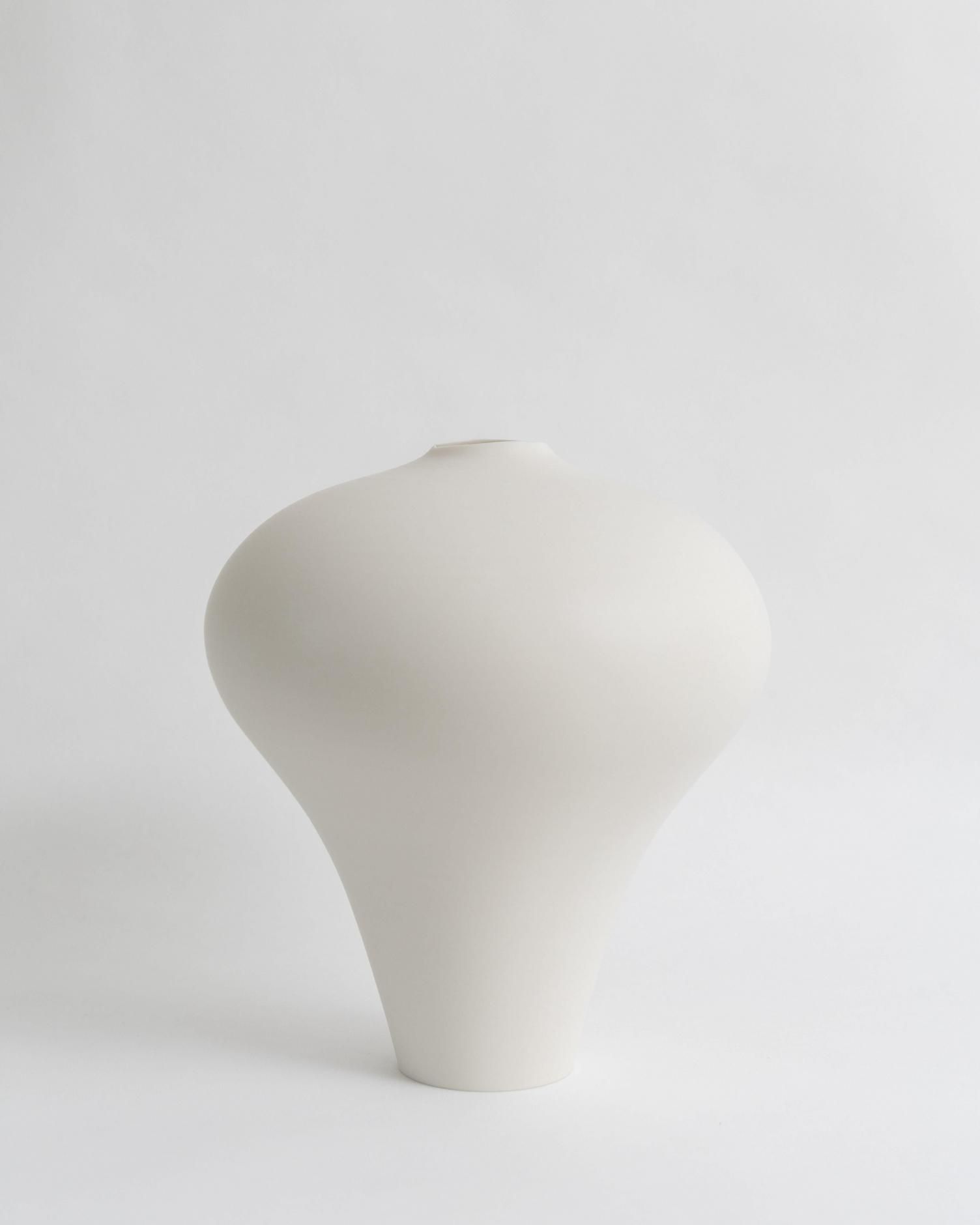 ͵  Tomohiro Uchida  Vase 