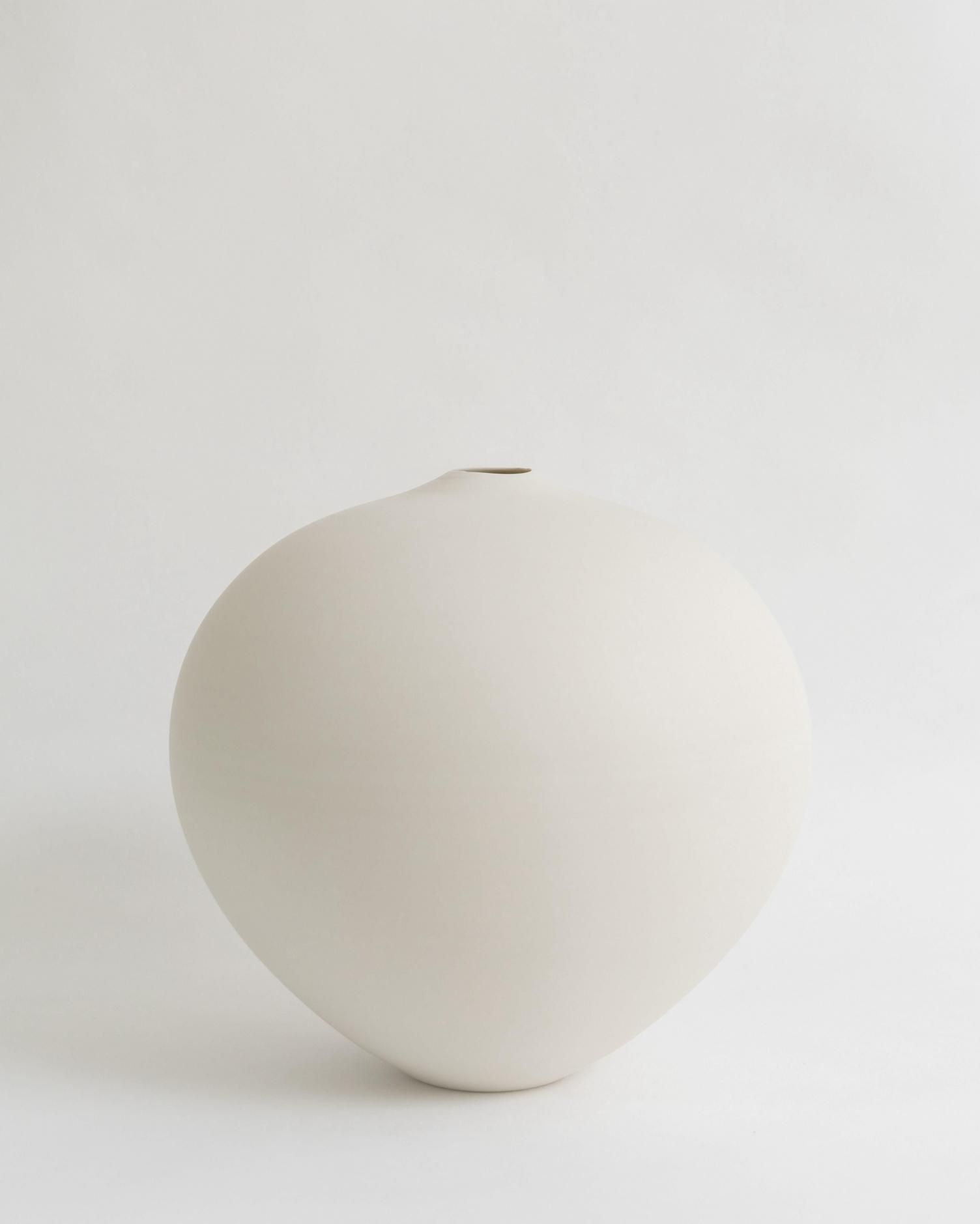 ͵  Tomohiro Uchida  Vase 
