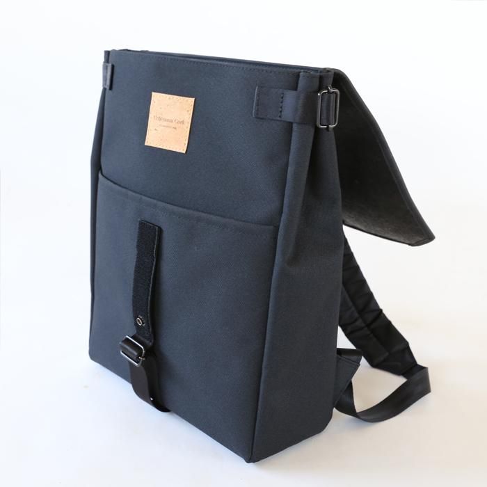 フラップリュック-UchiyamaCork直接販売- 黒いコルク生地が完成 フラップリュック-UchiyamaCork直接販売- 黒いコルク生地が完成