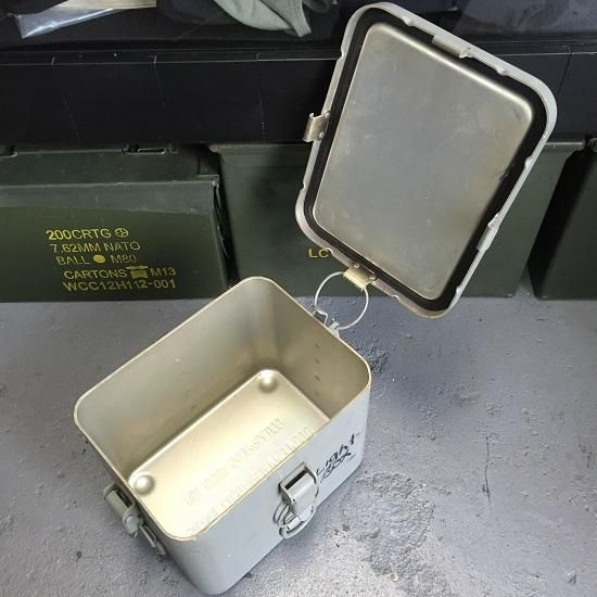 米軍放出品 シグナルイルミネーション アルミコンテナ - S＆C