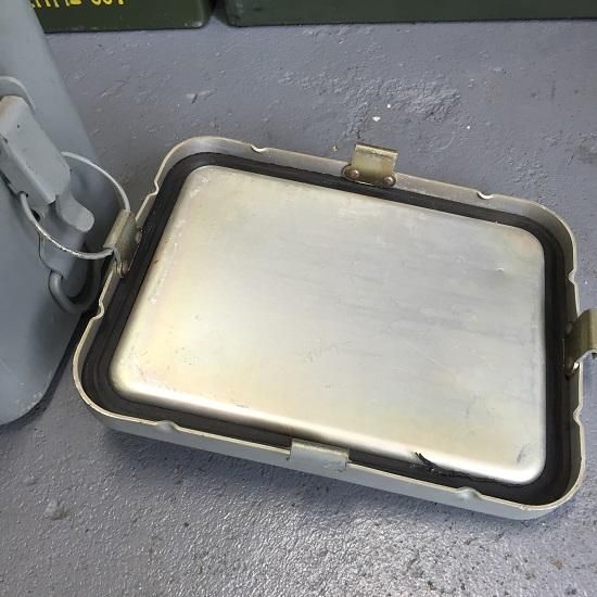 米軍放出品 シグナルイルミネーション アルミコンテナ - S＆C