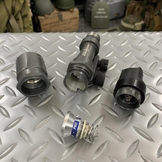 米軍実物 SUREFIRE M951/WeaponLight シュアファイア ウェポン 米軍実物 SUREFIRE M951/WeaponLight シュアファイア ウェポン