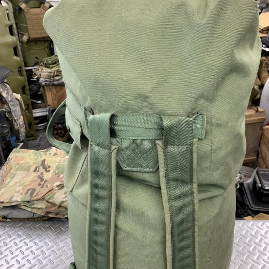 ＠美品 米軍実物 ナイロン素材 ダッフルバッグ ① 円高 ARMY ミリタリー 卸売 仕入れ 問屋 実物 USED 米軍 ダブルストラップ