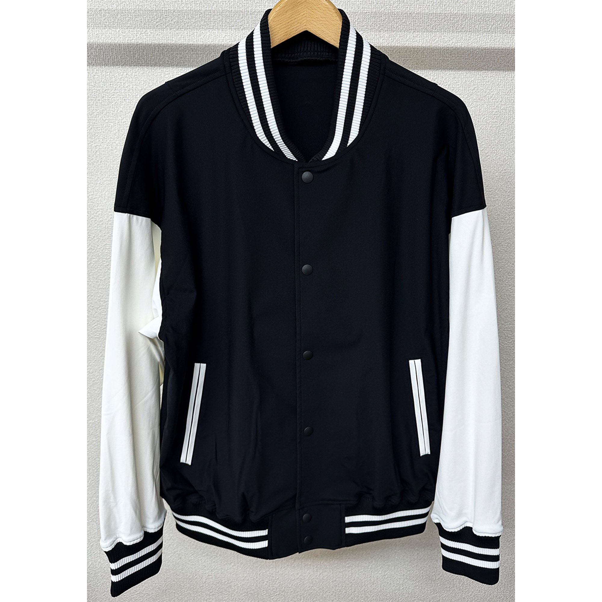 <img class='new_mark_img1' src='https://img.shop-pro.jp/img/new/icons1.gif' style='border:none;display:inline;margin:0px;padding:0px;width:auto;' />TECH OVER VARSITY JACKET BKWH