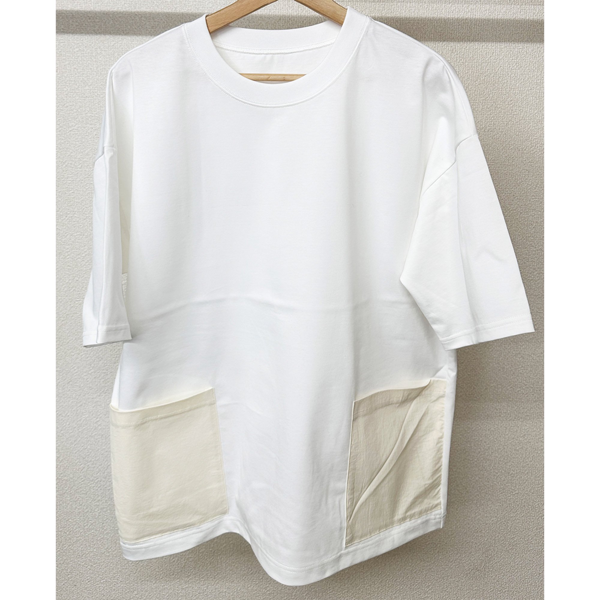 <img class='new_mark_img1' src='https://img.shop-pro.jp/img/new/icons1.gif' style='border:none;display:inline;margin:0px;padding:0px;width:auto;' />SIDE POCKET OVER TEE WHITE