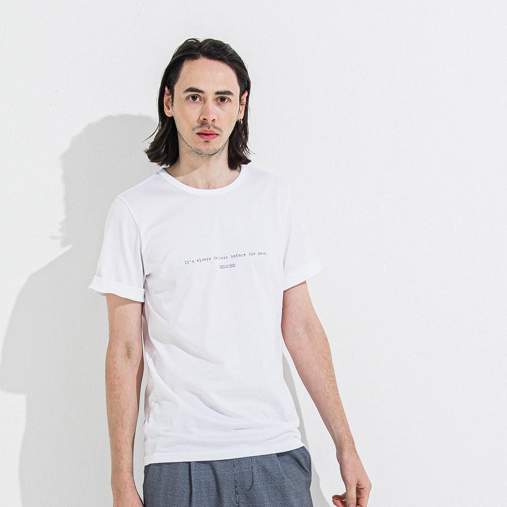 <img class='new_mark_img1' src='https://img.shop-pro.jp/img/new/icons1.gif' style='border:none;display:inline;margin:0px;padding:0px;width:auto;' />GIZA DAWN ROLL UP TEE WHITE