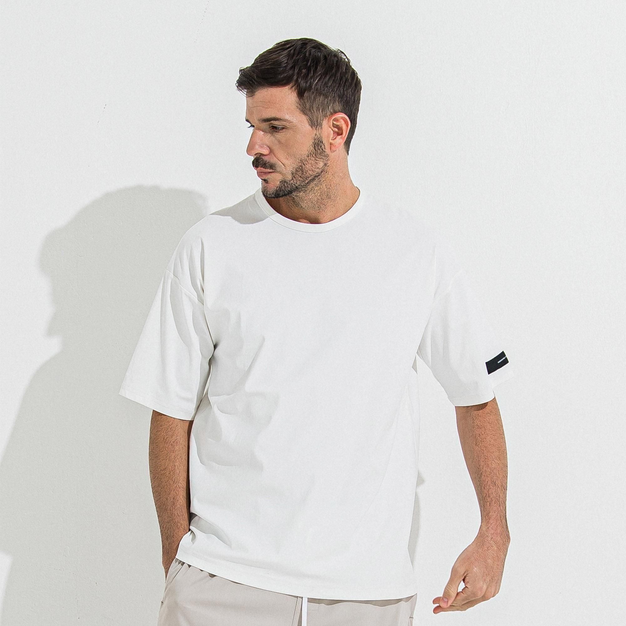 <img class='new_mark_img1' src='https://img.shop-pro.jp/img/new/icons1.gif' style='border:none;display:inline;margin:0px;padding:0px;width:auto;' />NYLON OVER T WHITE