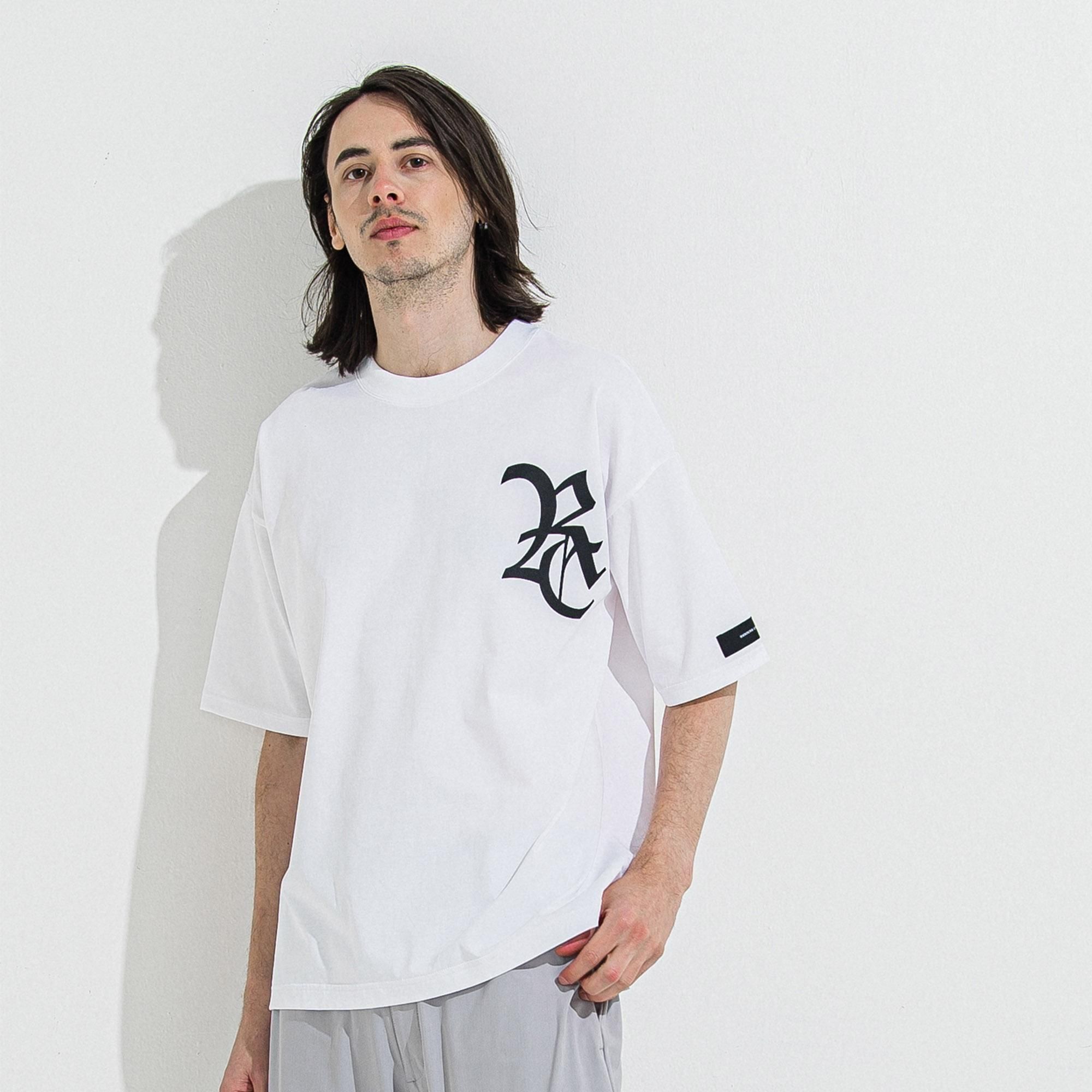 <img class='new_mark_img1' src='https://img.shop-pro.jp/img/new/icons1.gif' style='border:none;display:inline;margin:0px;padding:0px;width:auto;' />RC OVER TEE WHITE