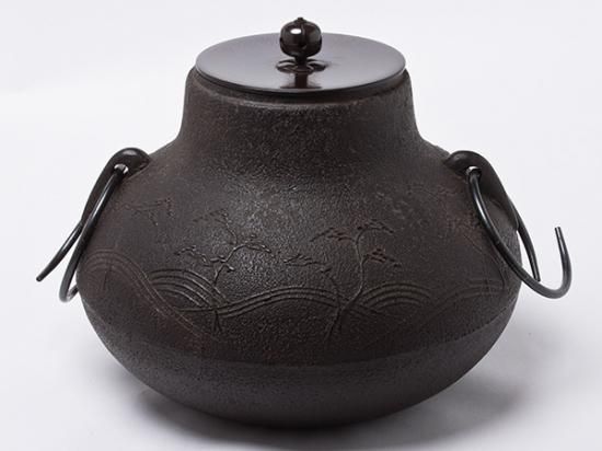 浜松地紋　鶴首釜　釜師　行弘　茶道具 送料無料】釜師 岡行弘 作 炉釜 鶴首浜松地紋 oka-01/お茶の