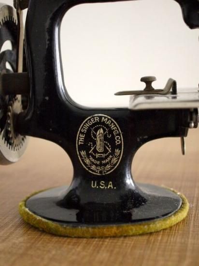 SINGER社 トイミシン ケース付 USA アンティーク ビンテージ 20年代 SINGER社 トイミシン ケース付 USA アンティーク ビンテージ 20年代