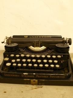 Typewriter & Machinery - Baum's Antik Markt