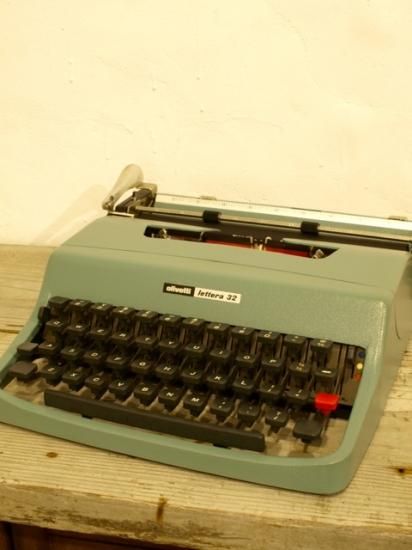 オリベッティ olivetti Lettera32 タイプライター