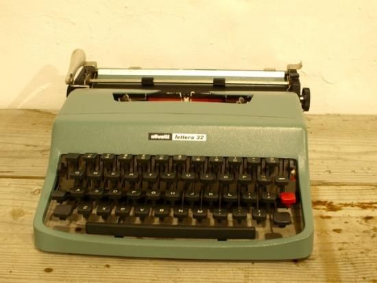 オリベッティ タイプライター Olivetti Lettera 32 - Baum's Antik Markt