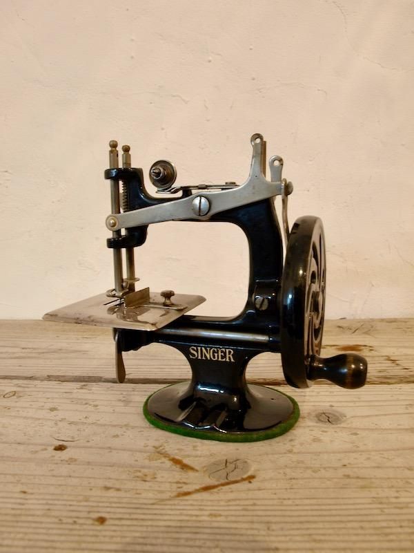 アメリカSINGERトイミシン Singer Model 20 second - Baum's アメリカSINGERトイミシン Singer Model 20 second - Baum's