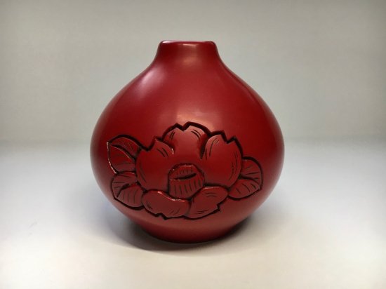 村上木彫堆朱 球花瓶（椿）