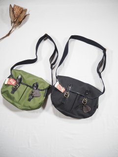 <img class='new_mark_img1' src='https://img.shop-pro.jp/img/new/icons14.gif' style='border:none;display:inline;margin:0px;padding:0px;width:auto;' />QUALITY GUNSLIPS PVC SOPHIE(M) WITH BACK POCKET 
