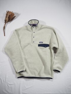 <img class='new_mark_img1' src='https://img.shop-pro.jp/img/new/icons56.gif' style='border:none;display:inline;margin:0px;padding:0px;width:auto;' />patagonia M' s Lightweight Synchila Snap-T Pullover [OAT] 