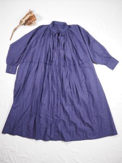 <img class='new_mark_img1' src='https://img.shop-pro.jp/img/new/icons14.gif' style='border:none;display:inline;margin:0px;padding:0px;width:auto;' />maison de soil HANDWOVEN COTTON SILK SELF CHECK NECK GATHERED DRESS 