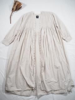 maison de soil 60'S COTTON DOT FLOWER PRINT (OVERDYE) V-NECK DRESS WITH MINI PINTUCK [MILKY GREY] 
