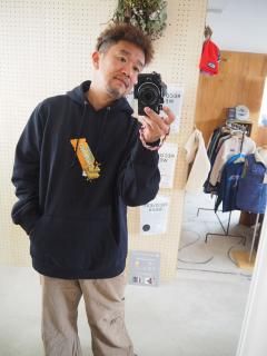 <img class='new_mark_img1' src='https://img.shop-pro.jp/img/new/icons12.gif' style='border:none;display:inline;margin:0px;padding:0px;width:auto;' />GRAMICCI HOODED SWEATSHIRT 