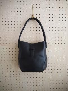 <img class='new_mark_img1' src='https://img.shop-pro.jp/img/new/icons12.gif' style='border:none;display:inline;margin:0px;padding:0px;width:auto;' />maison de soil  NAPPA LEATHER ONE HANDLE BAG 