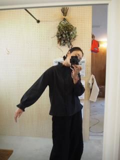 <img class='new_mark_img1' src='https://img.shop-pro.jp/img/new/icons12.gif' style='border:none;display:inline;margin:0px;padding:0px;width:auto;' />maison de soil  WOOL/COTTON/SILK PIN DOT PRINT FRILL COLLAR SHIRT 